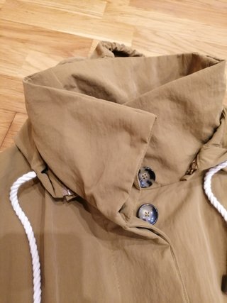 Parka larga ZARA dorada ocre talla M