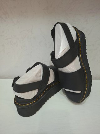 Sandali Dr. Martens Neri Nuovi