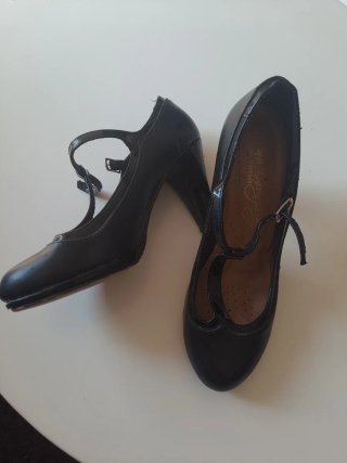 Zapatos de tacón negros