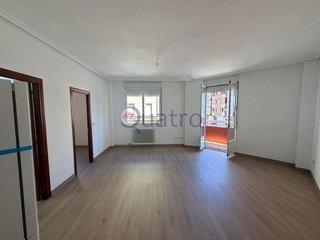 Piso en alquiler en Centro Ciudad en León