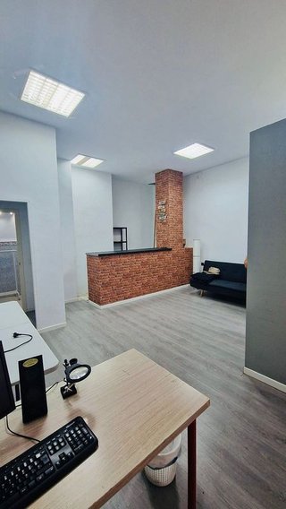 Local comercial en alquiler en Colores - Entreparques en Sevilla