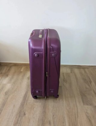 Maleta grande morada GREENWICH usada UNA VEZ