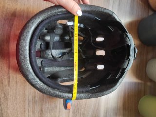 Casco de Bicicleta Dorado y Negro