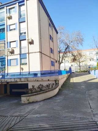 Garaje en venta en Polígono Cartuja – La Paz en Granada