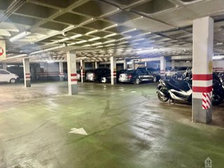 Garaje en venta en Cruz Roja en Sevilla