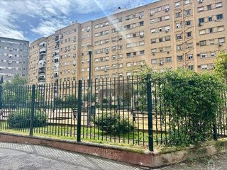 Garaje en venta en Cruz Roja en Sevilla