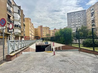 Garaje en venta en Cruz Roja en Sevilla