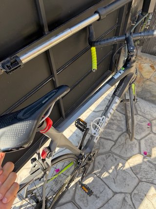Bicicleta B’TWIN MACH 720 CF Carbono – Shimano 105