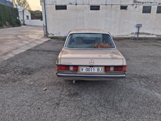 Mercedes-Benz W123 1983