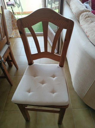 Mesa de comedor de madera