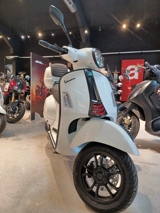 Vespa GTS 310 Super Sport Blanca