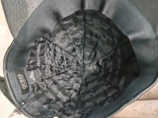 Gorra de piel Guess
