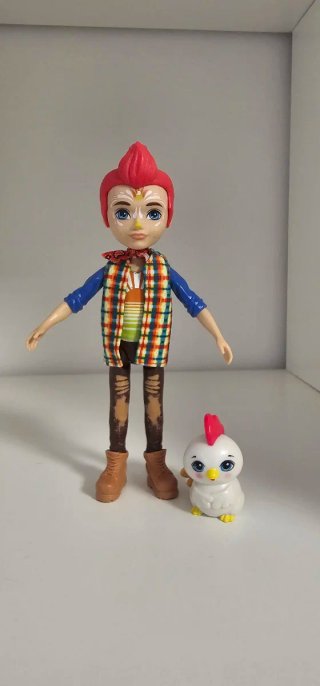 Muñeco Enchantimals con pollito