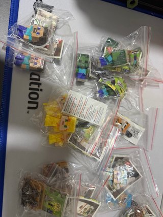 Colección Minecraft Figuras y Cartas kinder joy