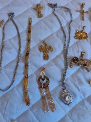 Lote Bisutería Oro y Plata