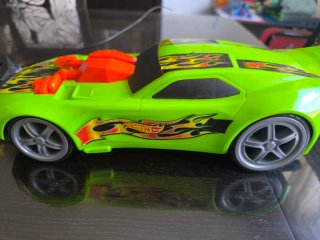 Coche teledirigido "hot wheels"
