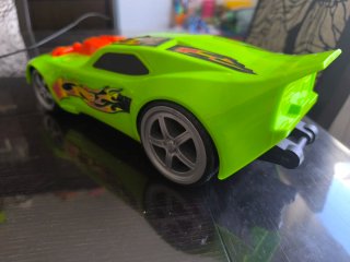 Coche teledirigido "hot wheels"