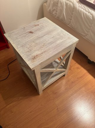 Mesa auxiliar de madera estilo rústico
