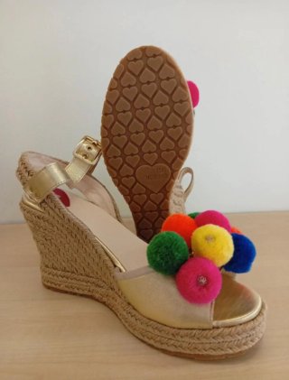 Sandalias de cuña de Moschino