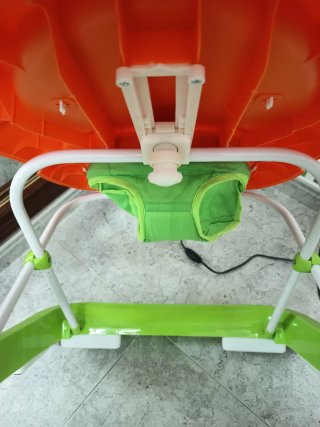 Andador bebé Happy Baby naranja y verde