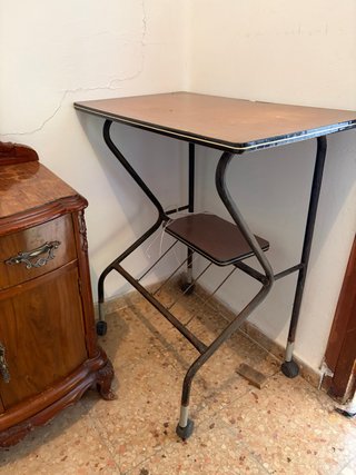 Mesa auxiliar vintage retro años 60