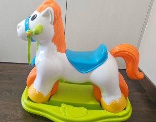 Caballo balancín infantil