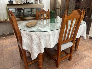 Mesa y 4 sillas madera maciza y camilla