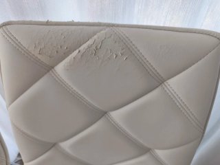 Sillas modernas blancas con patas en cromado (6)