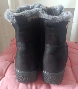 Botines negros con borreguito