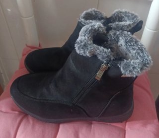Botines negros con borreguito