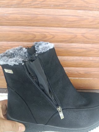 Botines negros con borreguito