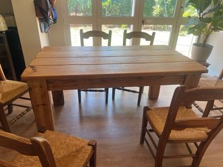 Mesa de madera y 6 sillas