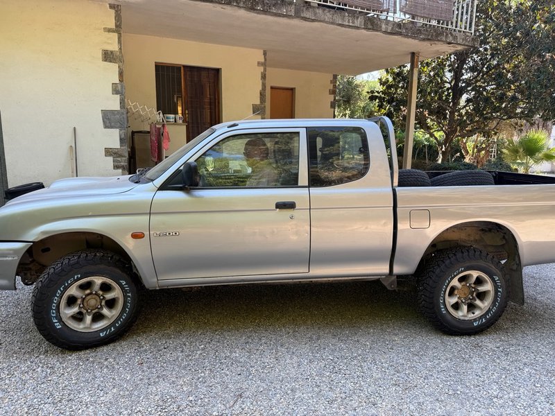 Mitsubishi L 200 2000 - foto 1