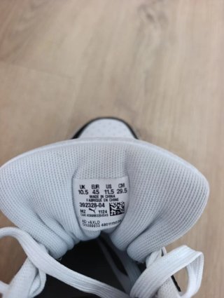Zapatillas Puma Negras y Blancas