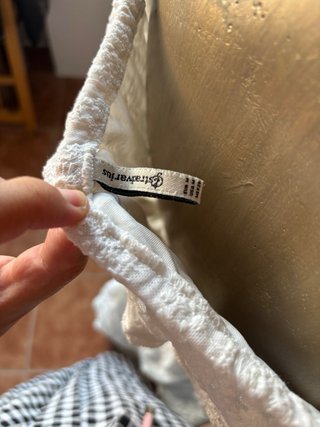 Vestido blanco corto de encaje Stradivarius