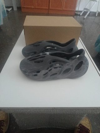 Yeezy Foam Runner Grises
