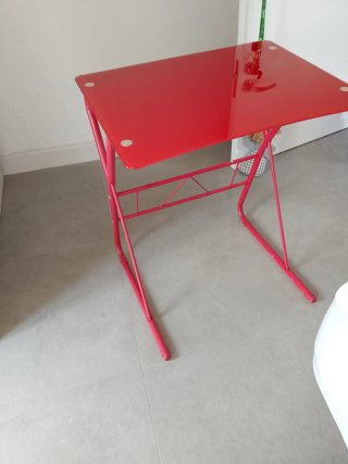 Mesa estudio cristal roja patas metal