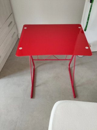 Mesa estudio cristal roja patas metal