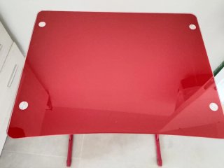 Mesa estudio cristal roja patas metal