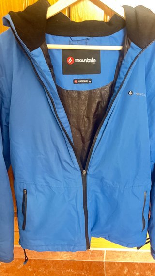 Chaqueta de esquí. Marca mountain. Talla 14