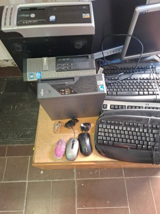 LOTE INFORMÁTICA: PC'S, PANTALLAS, TECLADOS