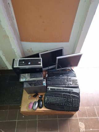 LOTE INFORMÁTICA: PC'S, PANTALLAS, TECLADOS