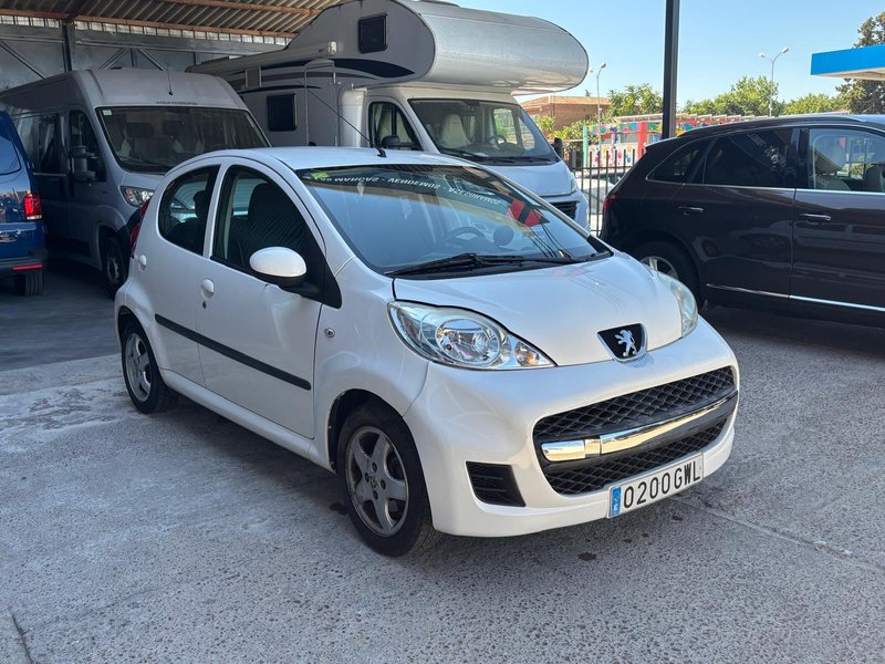 Peugeot 107 1.0i Trendy 3p 2010, foto 2