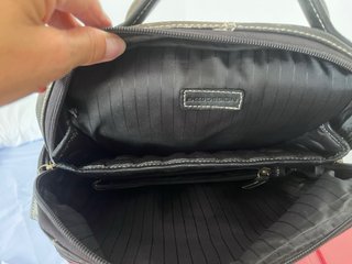 Mochila de cuero marrón y negro