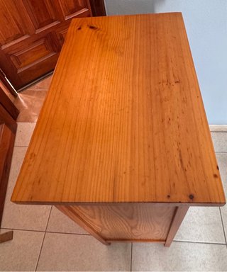 Comò in legno con cassetti