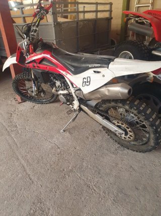 Husqvarna 250 4T Enduro Roja y Blanca