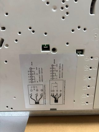 Placa de inducción Fabita bajo encimera