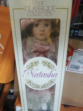 Muñeca de Porcelana Natasha Classique Collection