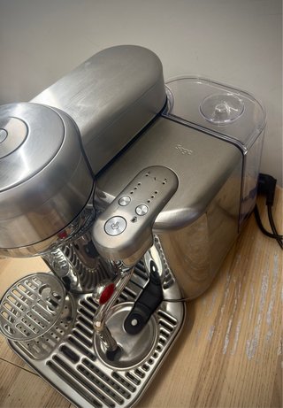 The Vertuo Creatista -  Cafetera Nespresso Cromada