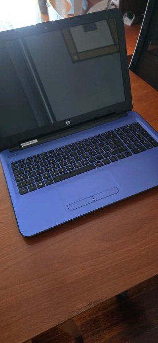 Portátil HP Notebook 15 15-af110ns